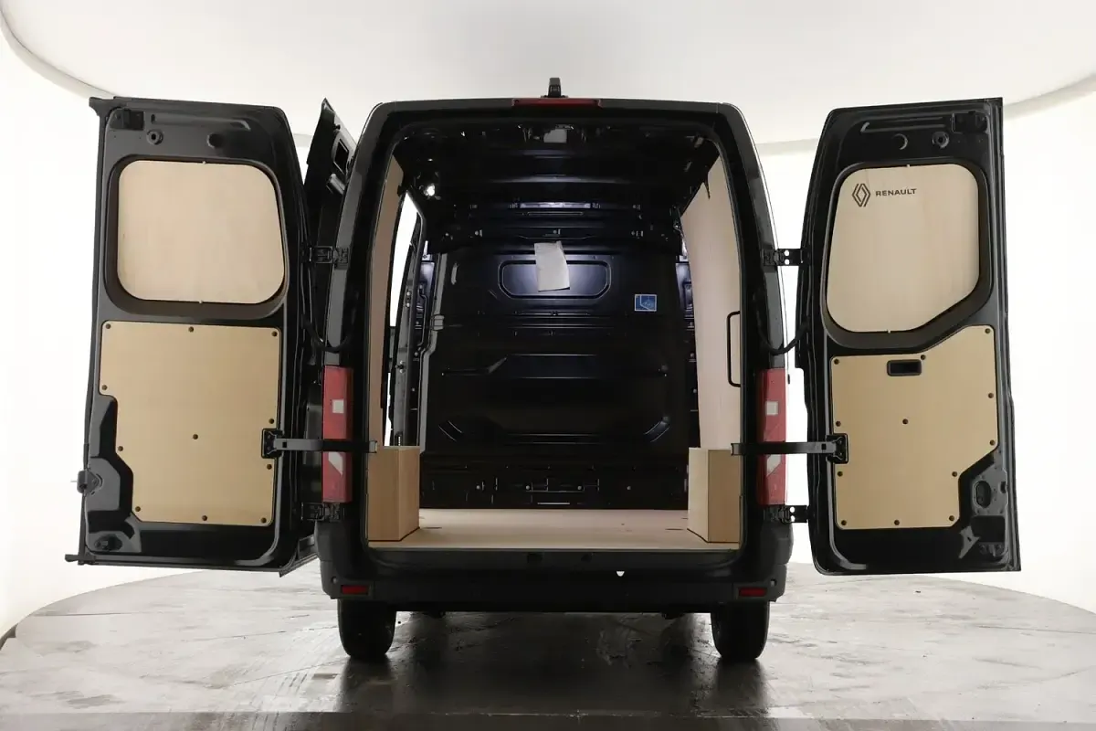 New Renault Master 2026 Black MPV