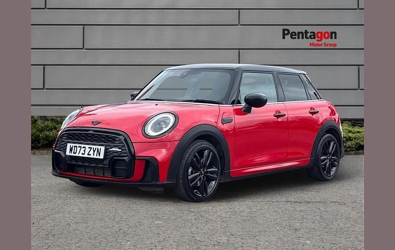 Używany Mini Cooper Comfort 134 KM (98 kW) 2024 Czerwony Hatchback