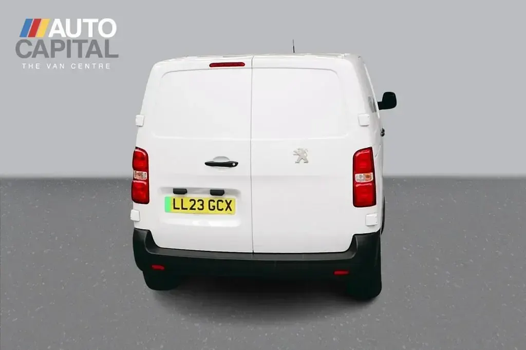 Used Peugeot e-Expert 100 kW (136 HP) 2023 White Van