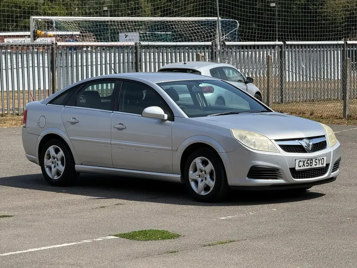 Used Vauxhall Vectra 122 HP (89 kW) 2008 Silver Hatchback