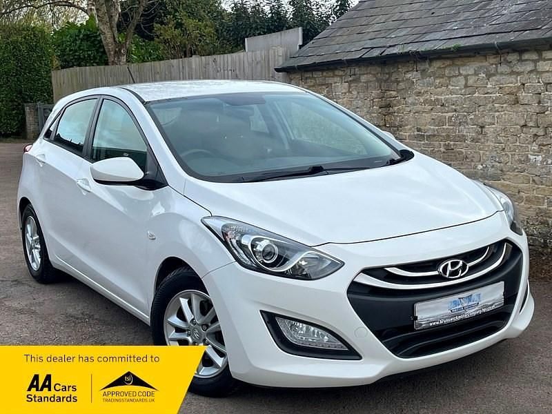 Used Hyundai i30 Active 120 HP (88 kW) 2012 White Hatchback