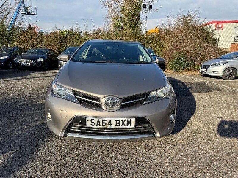 Used 2014 Toyota Auris Hatchback | £4,900 (Fair price) - Image 1/4