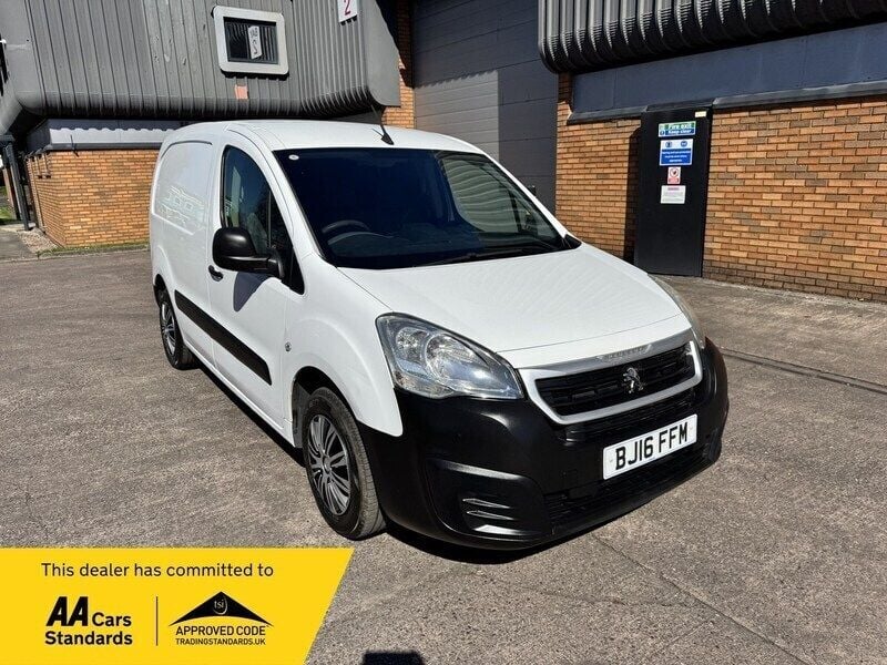 White Used 2016 Peugeot Partner MPV | £4,495 (Fair price) - Image 1/4