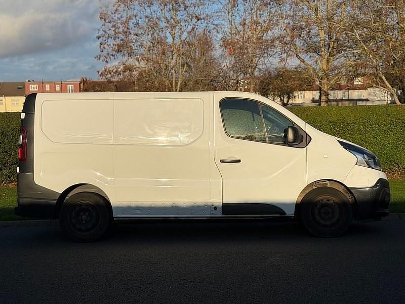 Used Renault Trafic Business 2019 White MPV