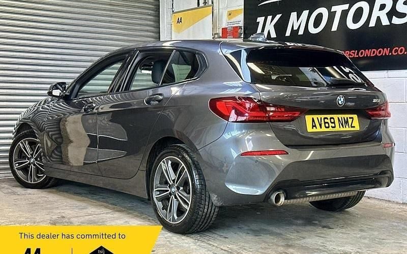 Usado BMW 118 Sport Line 140 HP (102 kW) 2020 Citadino