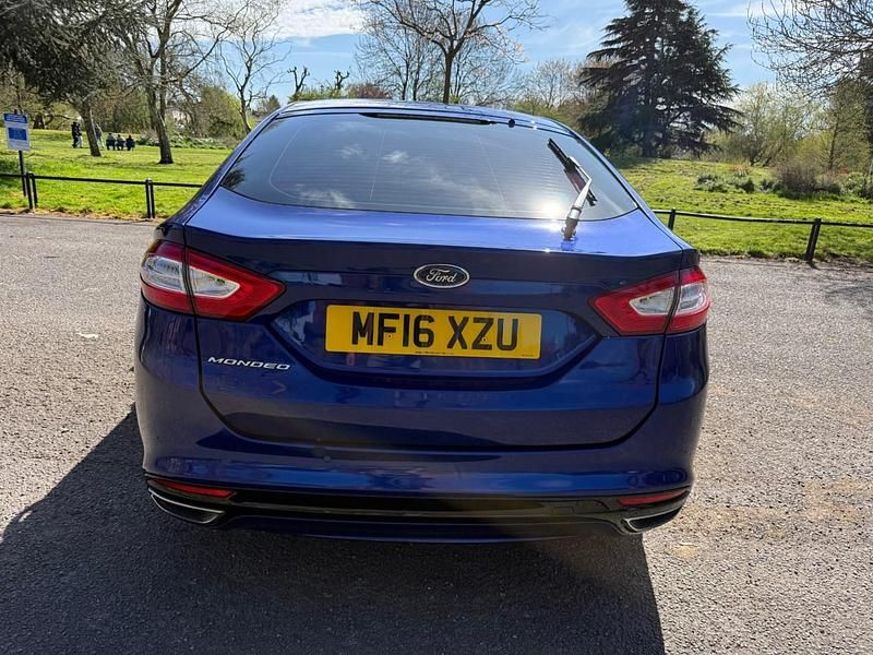 Usado Ford Mondeo Titanium 180 HP (132 kW) 2016 Azul Citadino
