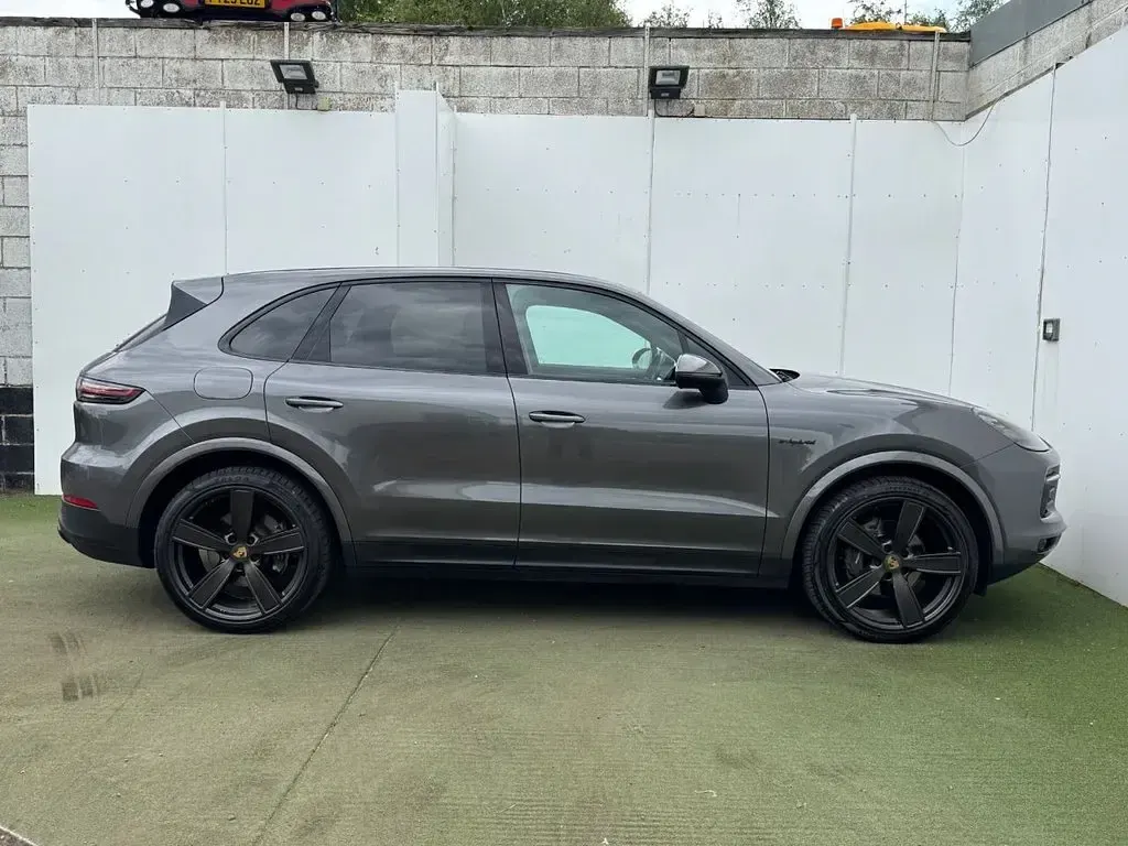 Used Porsche Cayenne 462 HP (339 kW) 2020 Grey SUV