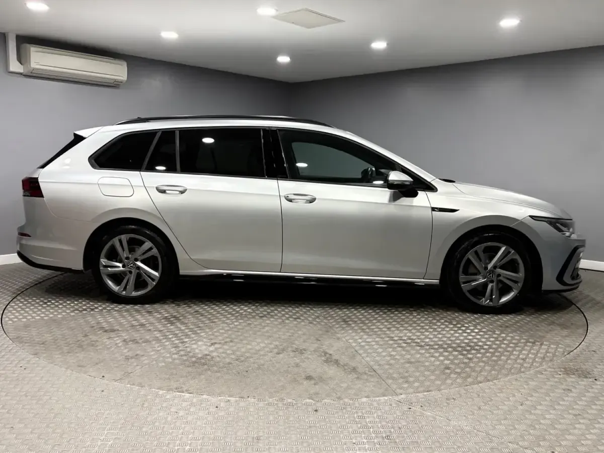 Second-hand VW Golf VIII R-line 2022 Argintiu Break