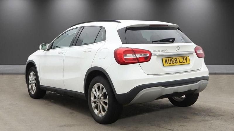 Used Mercedes GLA200 SE 156 HP (114 kW) 2018 White SUV