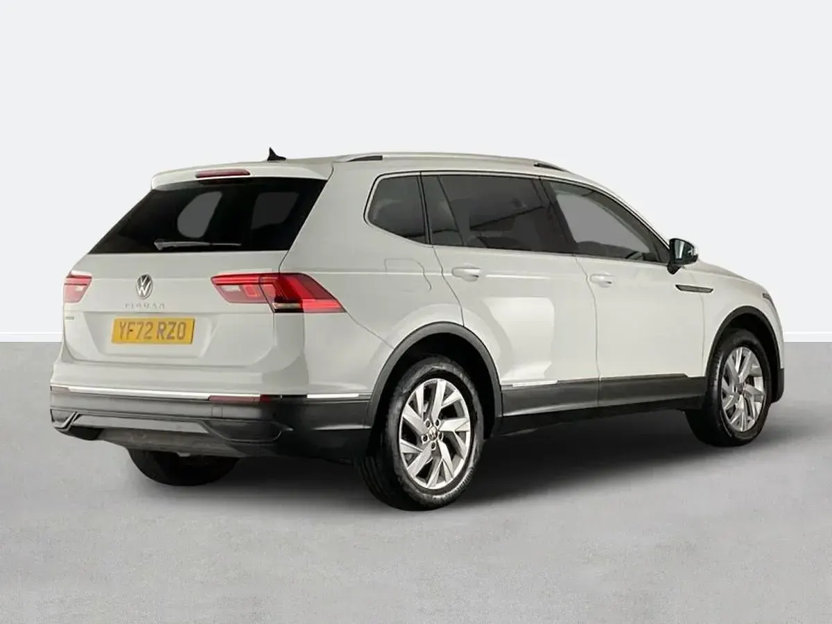 Second-hand VW Tiguan Allspace Life 150 CP (110 kW) 2023 Alb SUV