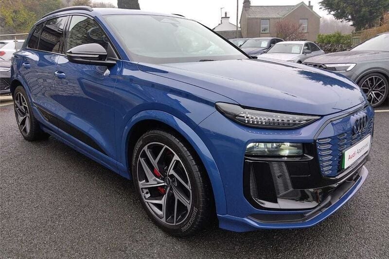 Blue Used 2024 Audi Q6 e-tron Advanced SUV | £63,995 (Fair price) - Image 1/4