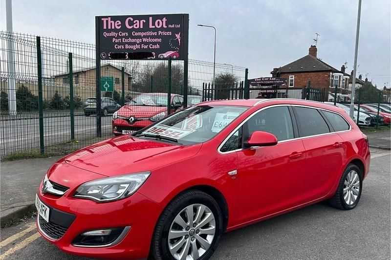 Used Vauxhall Astra Elite 165 HP (121 kW) 2014 Red Estate