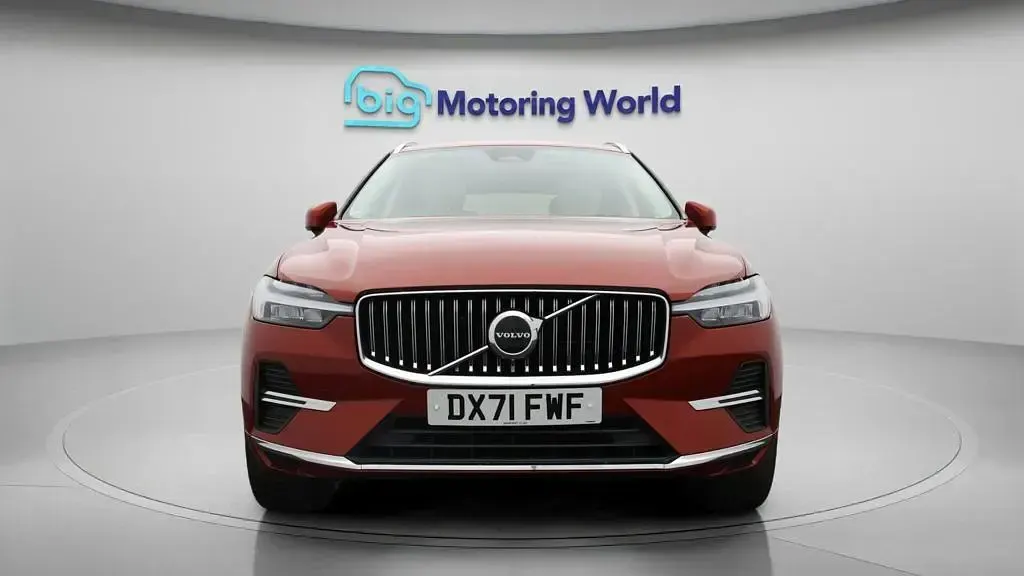 Used Volvo XC60 Inscription 250 HP (183 kW) 2021 Red SUV