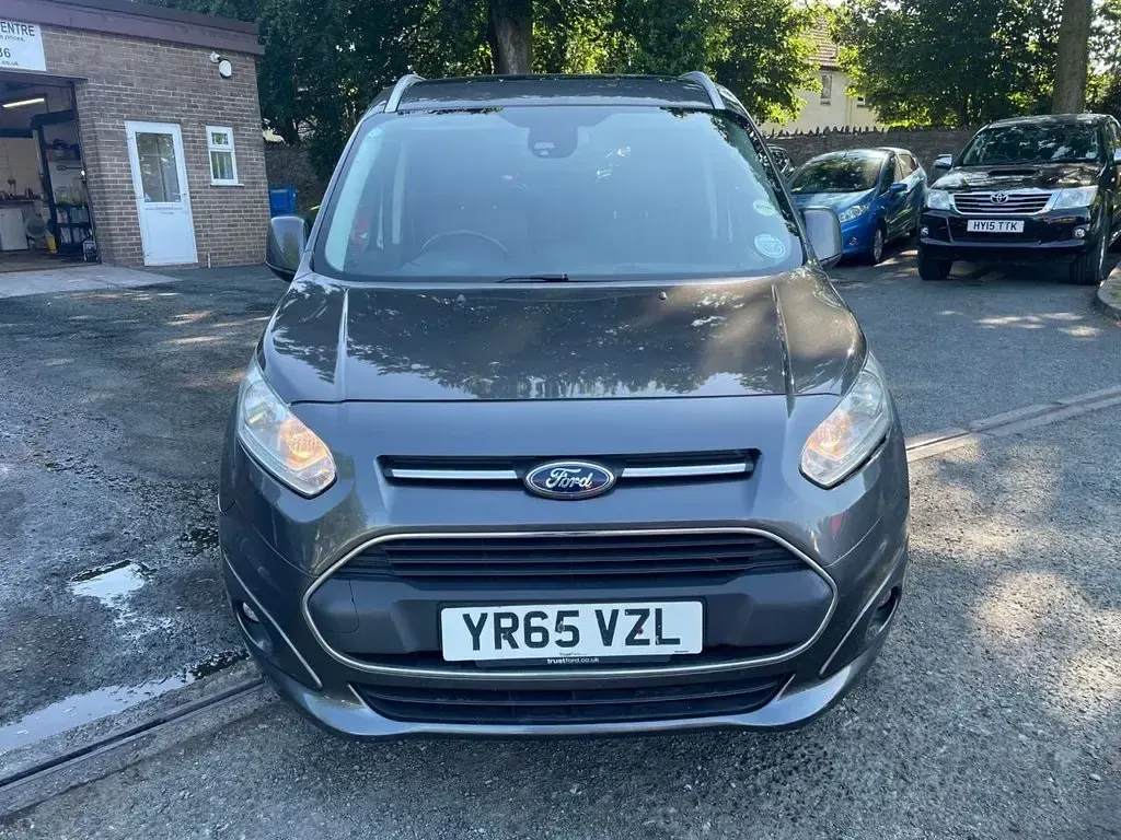 Used Ford Grand Tourneo Connect Titanium 120 HP (88 kW) 2015 Grey MPV