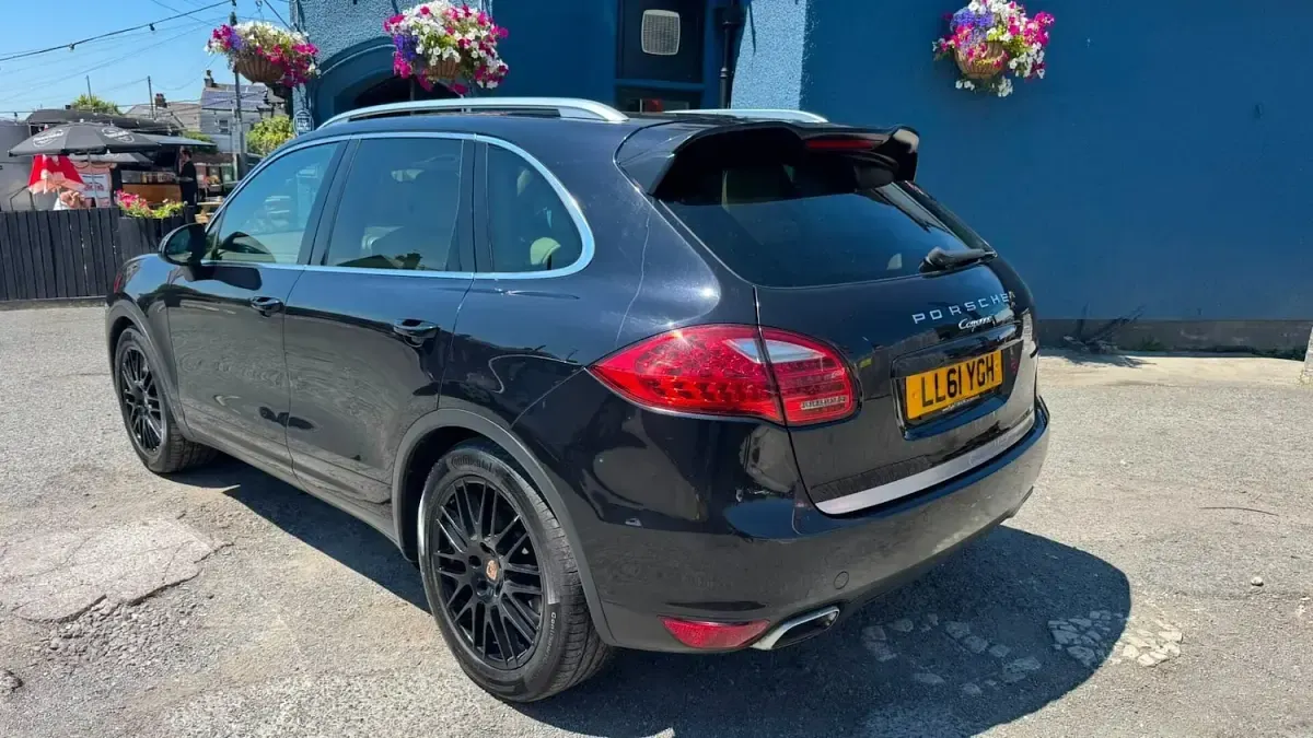 Used Porsche Cayenne 245 HP (180 kW) 2012 Black SUV