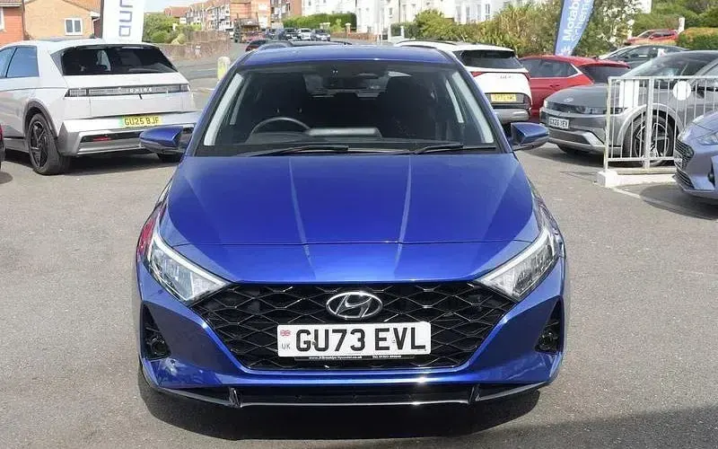 Used Hyundai i20 Premium 101 HP (74 kW) 2023 Blue Hatchback