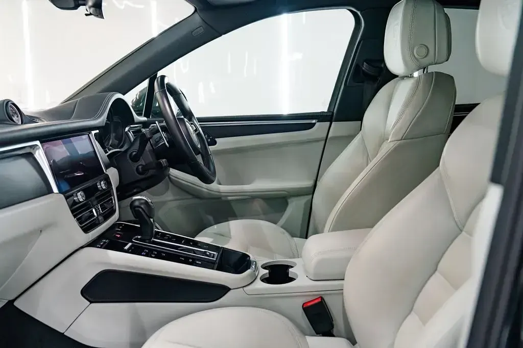 Used Porsche Macan 265 HP (194 kW) 2023 Grey SUV