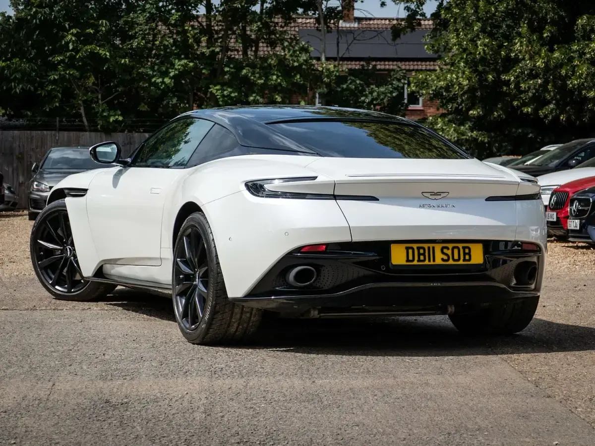 Used Aston Martin DB11 502 HP (369 kW) 2018 White Coupe