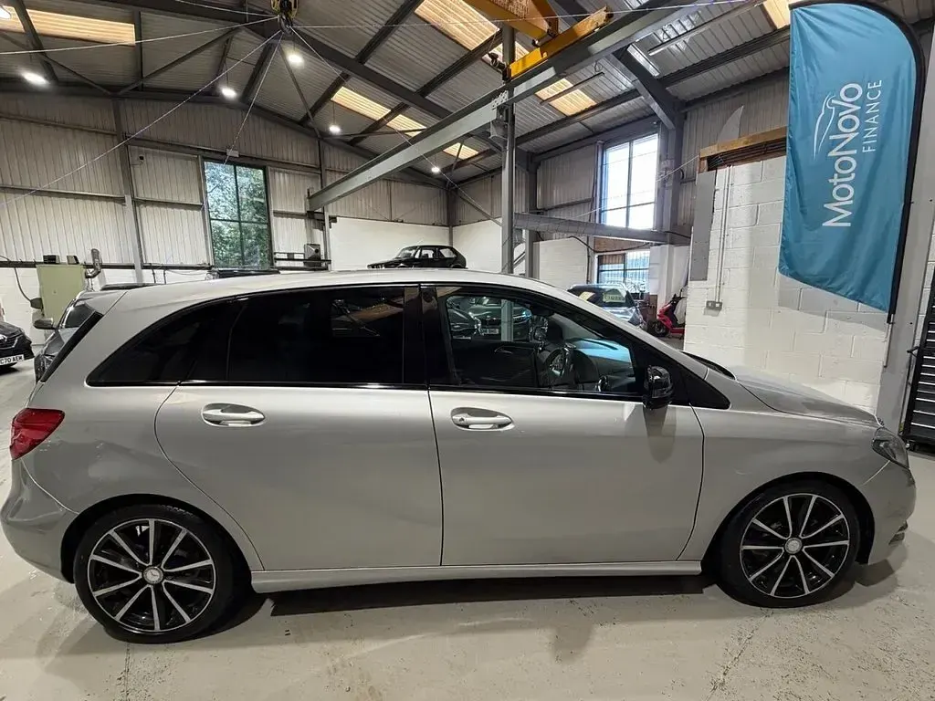 Used Mercedes B180 109 HP (80 kW) 2014 Silver Hatchback