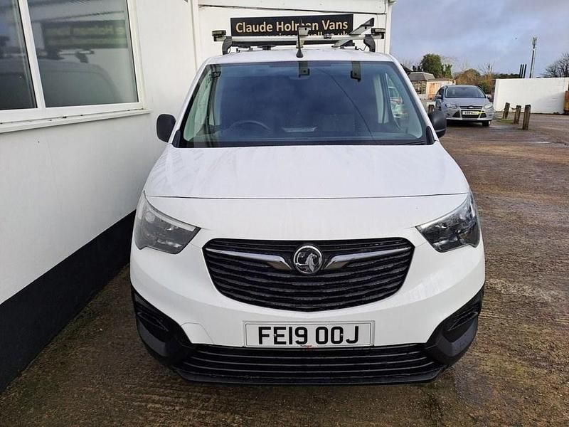Second-hand Vauxhall Combo Edition 100 CP (73 kW) 2019 Alb Van