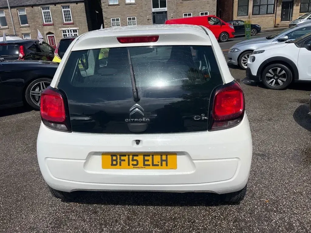 Used Citroën C1 Feel 68 HP (50 kW) 2015 White Hatchback