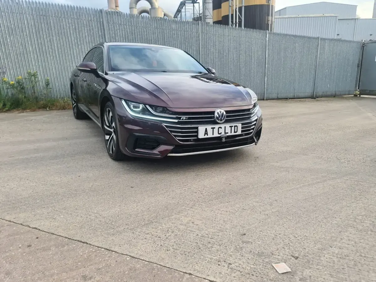 Used VW Arteon R-line 190 HP (139 kW) 2018 Red Hatchback
