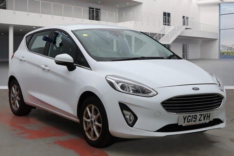 Frozen white Used 2019 Ford Fiesta Zetec Hatchback | £9,275 (Fair price) - Image 1/1