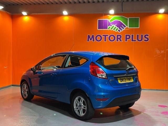 Używany Ford Fiesta Zetec 100 KM (73 kW) 2013 Niebieski Hatchback