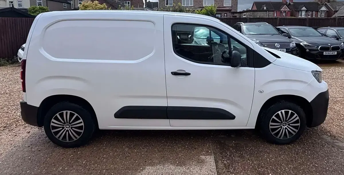 Used Peugeot Partner 2019 White MPV