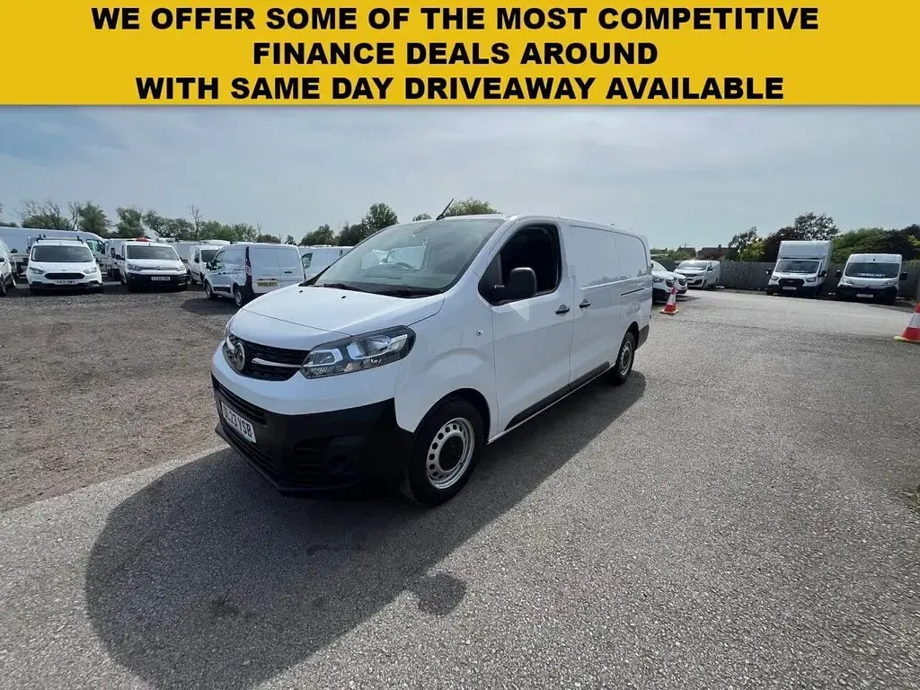 Second-hand Vauxhall Vivaro S 100 CP (73 kW) 2023 Alb Monovolum