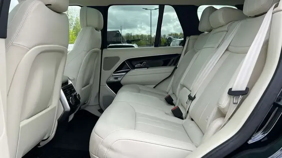 Używany Land Rover Range Rover SE 440 KM (323 kW) 2023 Czarny SUV