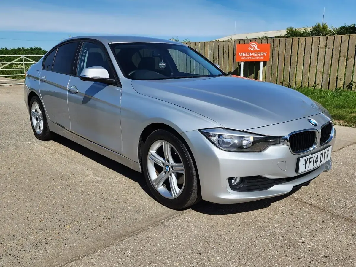 Begagnad BMW 318 2014 Silver Sedan