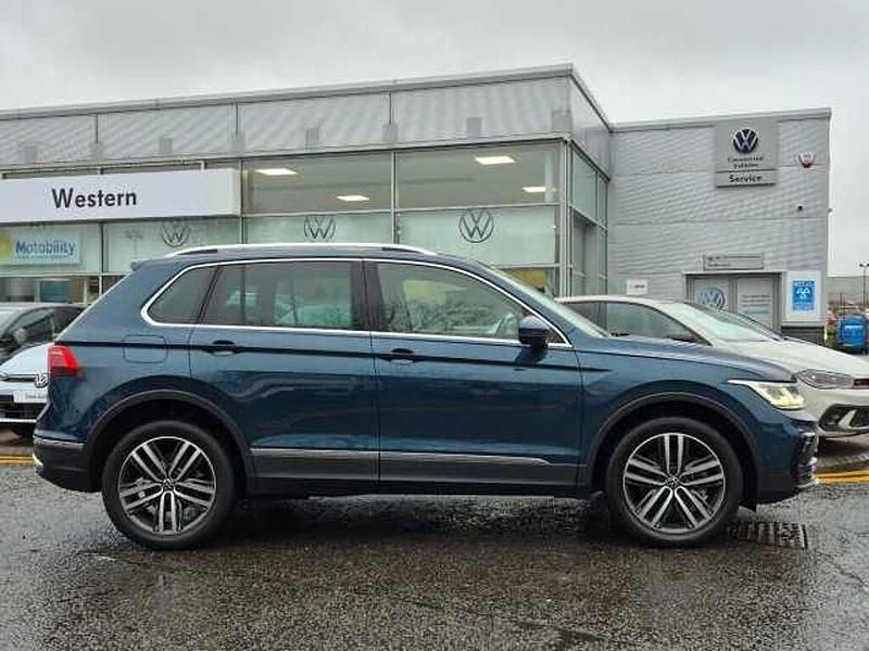 Used VW Tiguan Elegance 245 HP (180 kW) 2023 Blue SUV