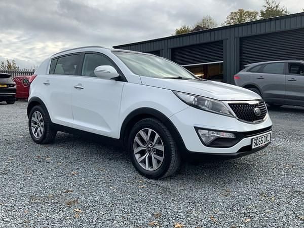 White Used 2015 Kia Sportage 2 SUV | £5,295 (A bit pricey) - Image 1/4