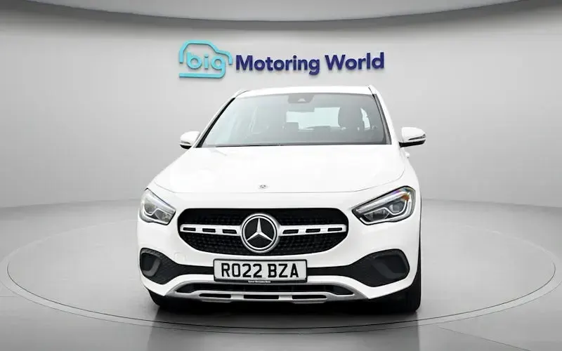 Usado Mercedes GLA180 136 HP (100 kW) 2022 Branco SUV
