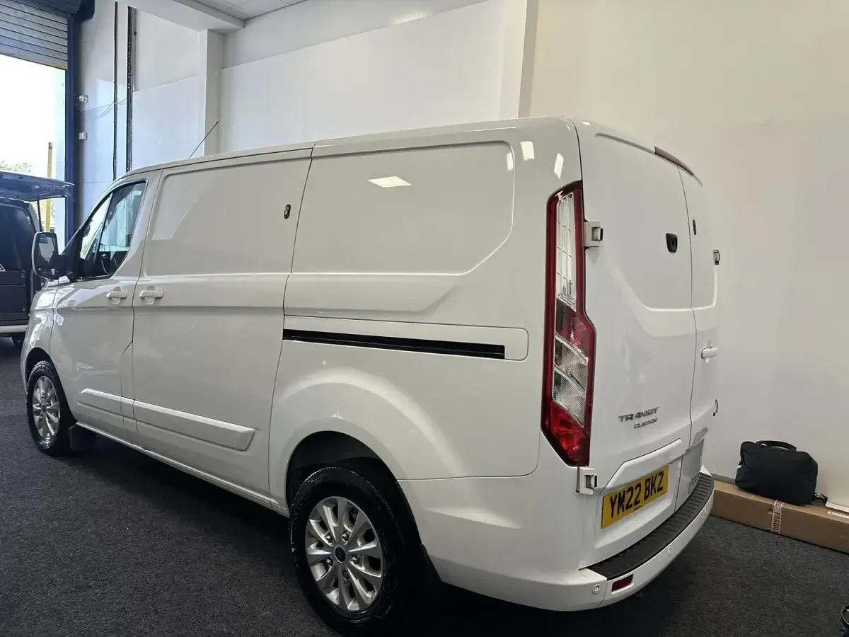 Used Ford Transit Custom Limited 130 HP (95 kW) 2022 White Van