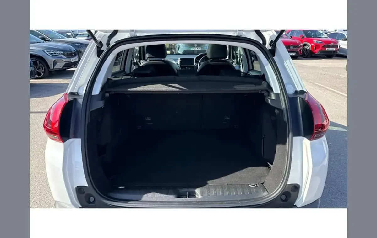 Used Peugeot 2008 Allure Premium 83 HP (61 kW) 2019 White SUV
