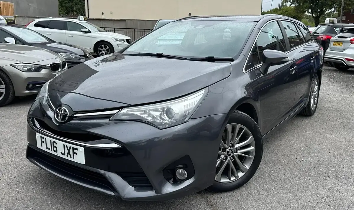 Used Toyota Avensis Business Edition 112 HP (82 kW) 2016 Grey Estate
