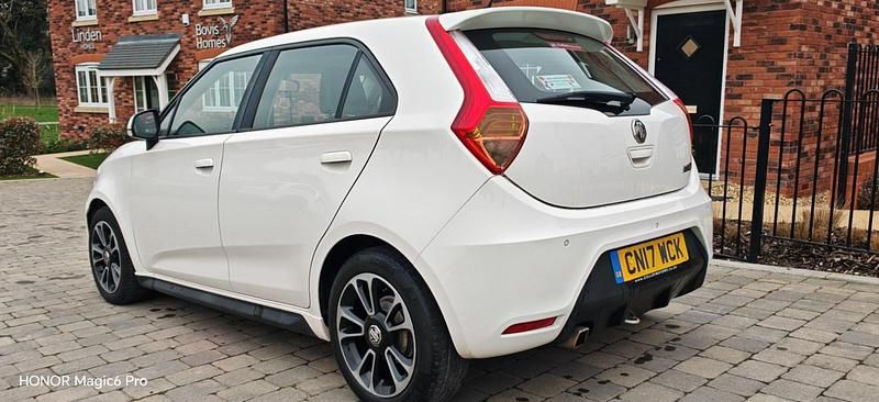 Used MG MG3 106 HP (77 kW) 2017 White Hatchback