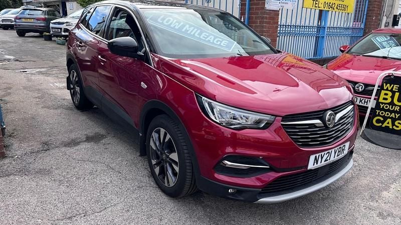 Used Vauxhall Grandland X SRi 130 HP (95 kW) 2021 Red SUV