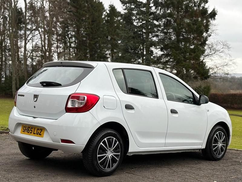 Used Dacia Sandero Ambiance 2015 White Hatchback