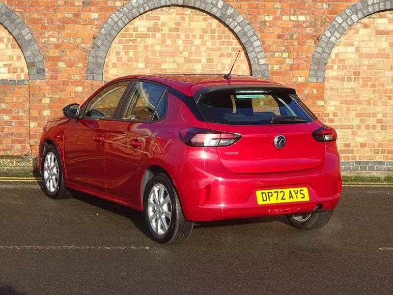 Używany Vauxhall Corsa Design Edition 100 KM (73 kW) 2023 Czerwony Hatchback