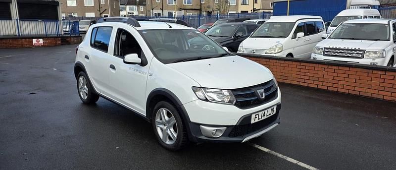 Used Dacia Sandero Lauréate 2014 White Hatchback