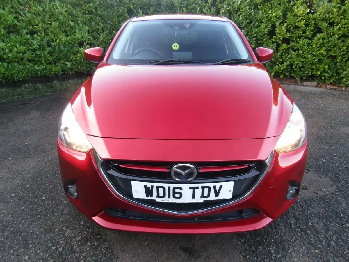 Second-hand Mazda 2 Inclusive 105 CP (77 kW) 2016 Roșu Hatchback
