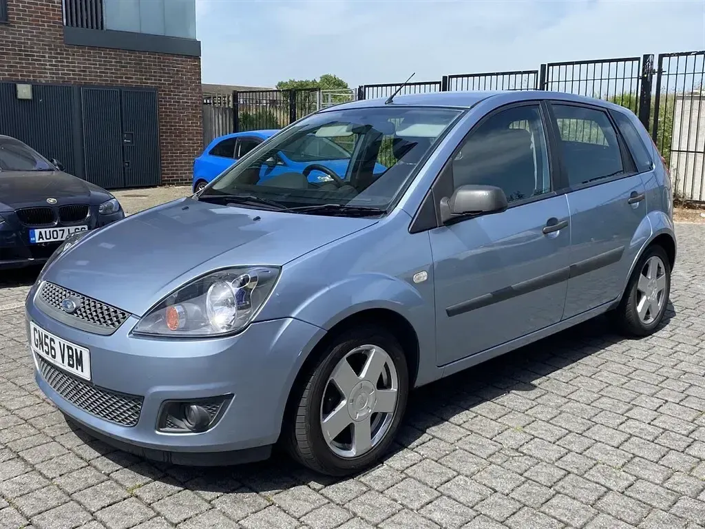 Used Ford Fiesta Zetec 75 HP (55 kW) 2007 Silver Hatchback