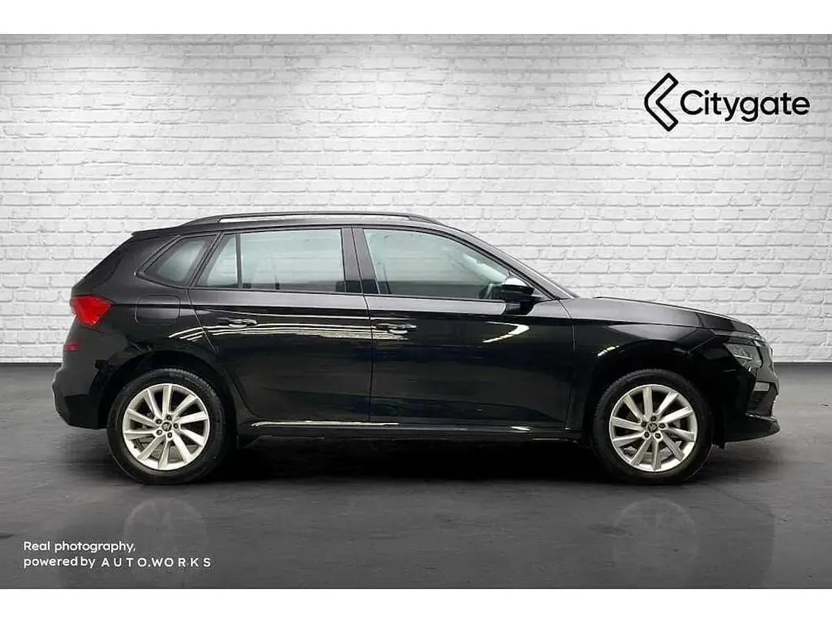 Used Skoda Kamiq SE 85 HP (62 kW) 2025 Black magic pearl effect SUV