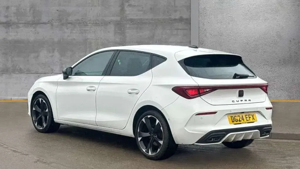 Used Cupra Leon 150 HP (110 kW) 2024 White Hatchback