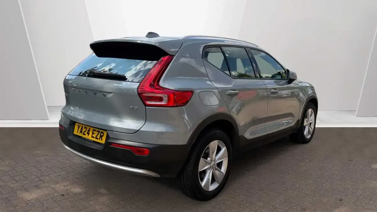 Used Volvo XC40 Core 161 HP (118 kW) 2025 SUV