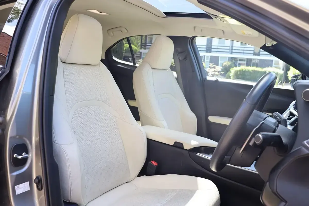 Used Lexus UX 150 kW (204 HP) 2024 Silver SUV