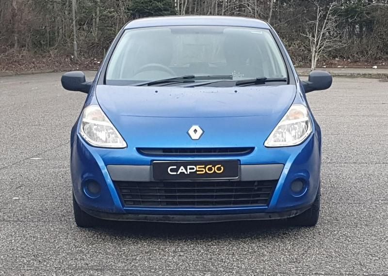 Usado Renault Clio II 75 HP (55 kW) 2011 Azul Citadino